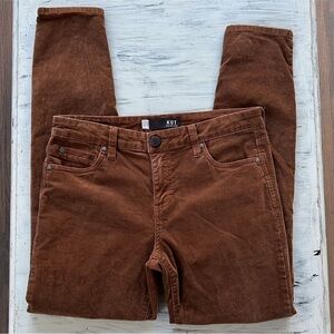 Kut from the Kloth Diana Skinny Corduroy size 8